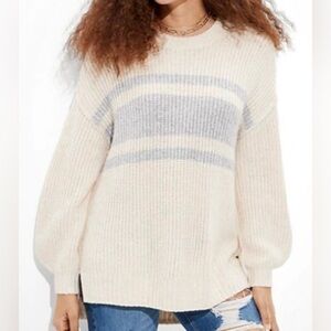 American Eagle Dream Crewneck Knit Sweater Size Medium Cream & Blue Stripe Cozy